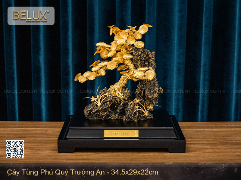 Cây tùng phú quý trường an dát vàng&nbsp;